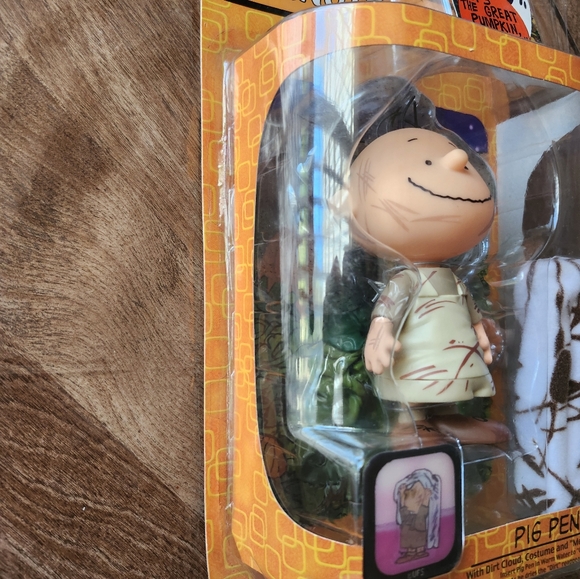 Peanuts Pig Pen Figure with Dirt Cloud Accessory Halloween 2003 - Picture 4 of 12